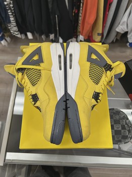 Air Jordan 4 Retro Lightning (2021) • Pre-Owned [2580] - view 3