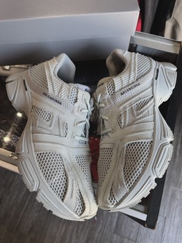 Balenciaga Grey Phantom Sneaker  • Pre-Owned [5560] - view 2