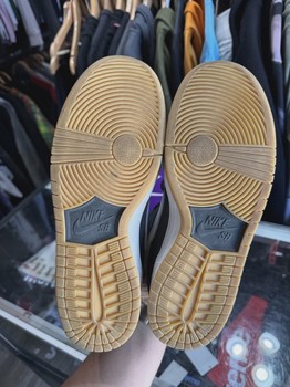Nike SB Dunk Low Pro Black Gum • Pre-Owned [8747] - view 3