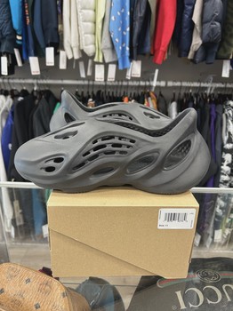 adidas Yeezy Foam RNR Onyx • Pre-Owned [2787] - view 4