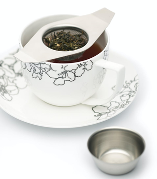 TRADITIONAL TEA STRAINER WITH DRIP TRAY