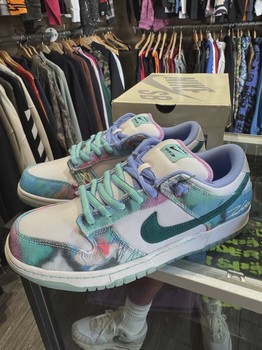 Nike SB Dunk Low Futura Laboratories Bleached Aqua • Pre-Owned [7480] - view 2