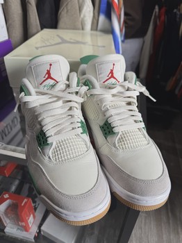 Air Jordan 4 Retro SB Pine Green • Pre-Owned [8437] - view 2