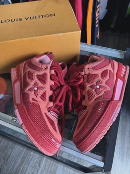 Louis Vuitton Sk8 Red 8.5 LV • Pre-Owned [1607] - view 2
