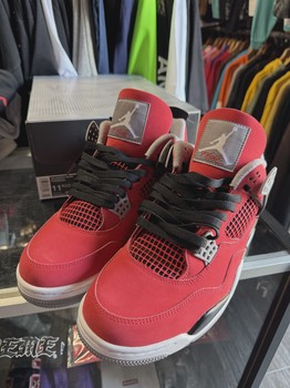 Air Jordan 4 Retro Toro Bravo (2026) • Pre-Owned [5373] - view 3