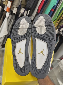 Air Jordan 4 Retro Lightning (2021) • Pre-Owned [8141] - view 4