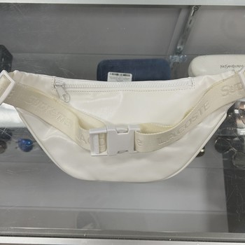 Supreme x LACOSTE Leather Waist Bag in White • Pre-Owned [7970] - view 4