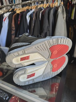 Air Jordan 3 Retro Black Cement (2018) • Pre-Owned [2116] - view 2