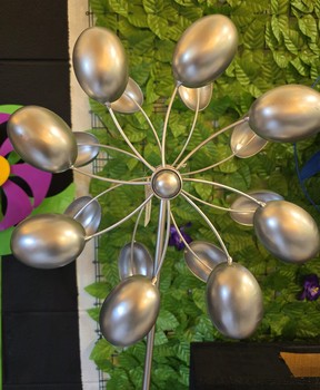 Metal Kinetic Oval Yard Stake