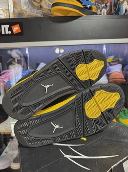 Air Jordan 4 Retro Thunder (2023)  • Pre-Owned [3177] - view 2