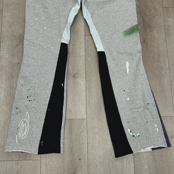 Gallery Dept. Painted Logo Flare Sweatpants in Heather Grey • Pre-Owned [1358] - view 9