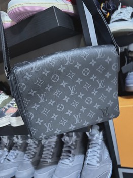 Louis Vuitton District PM Side Bag • Pre-Owned [7218] - view 2