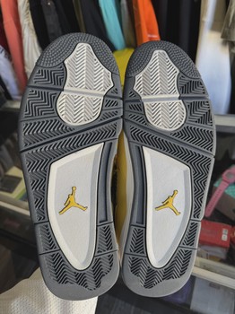 Air Jordan 4 Retro Lightning (2021) • Pre-Owned [2987] - view 4