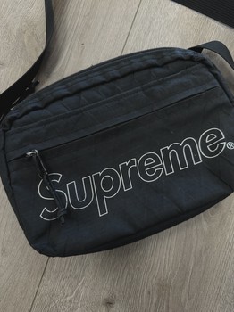Supreme FW18 Shoulder Bag • Pre-Owned [8613] - view 3