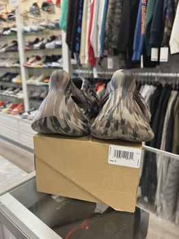 adidas Yeezy Foam RNR MX Cinder • Pre-Owned [6198] - view 2