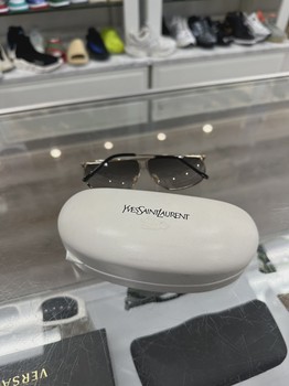 YSL Saint Laurent Relaxed Sunglasses • Pre-Owned [2693] - view 2