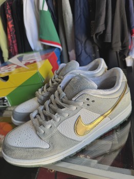 Nike SB Dunk Low Sean Cliver • Pre-Owned [8208] - view 3