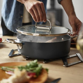 JOSEPH JOSEPH SPACE FOLDING HANDLE SHALLOW CASSEROLE
