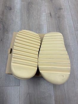 adidas Yeezy Slide Desert Sand • Pre-Owned - view 5