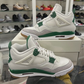 Air Jordan 4 Retro SB Pine Green • Pre-Owned [2504] - view 7