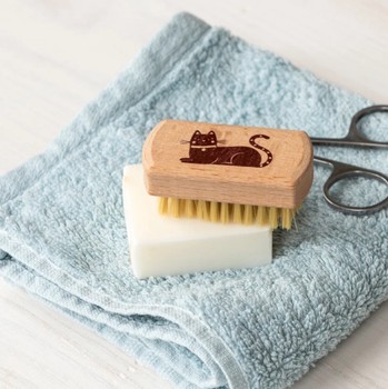 MINI WOODEN NAIL BRUSH - CAT