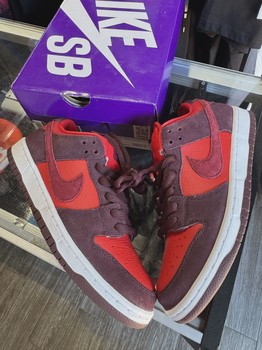 Nike SB Dunk Low Cherry • Pre-Owned [4240] - view 2