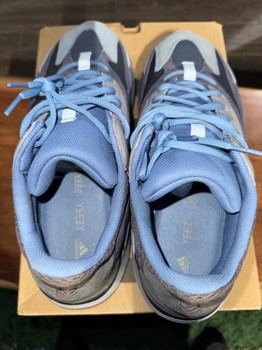 adidas Yeezy Boost 700 Carbon Blue - Pre-Owned - view 5
