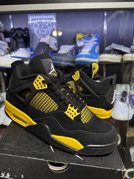 Jordan 4 Retro Thunder (2023) • Pre-Owned [9592] - view 4