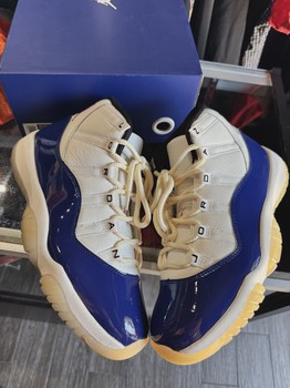 Air Jordan 11 Retro Rare Air • Pre-Owned [9797] - view 2