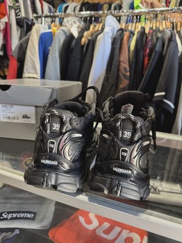 Balenciaga Rnnr size 39 • Pre-Owned [6901] - view 3
