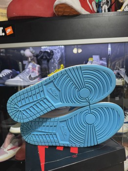 Air Jordan 1 Retro High Off-White University Blue • Pre-Owned [9642] - view 2