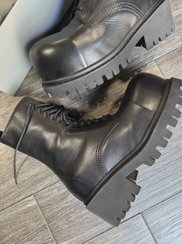 Balenciaga Leather Boot • Pre-Owned [9962] - view 3