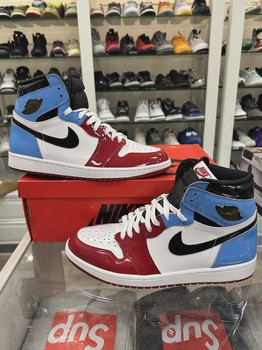 Air Jordan 1 Retro High Fearless UNC Chicago • Pre-Owned [1335] - photo 8