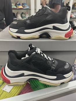 Balenciaga Triple S sneakers in the Black Red • Pre-Owned [1716] - view 3