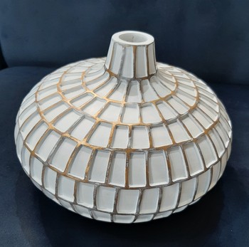Sullivan Polyesin White and gold Patterned vase / oblong