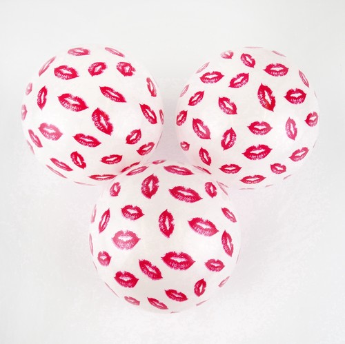 Lips 6" Beach Ball (40)