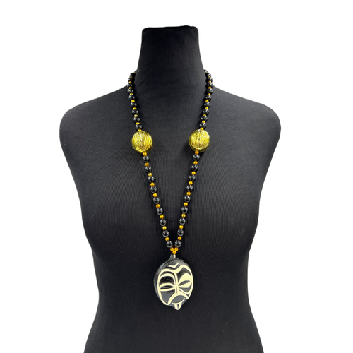 HS1581 - BW Mask W/ Gold coconuts