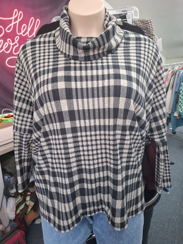 1x Lane Bryant plaid dolman sleeve cowl neck top