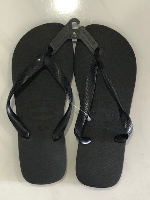 mens black havianas