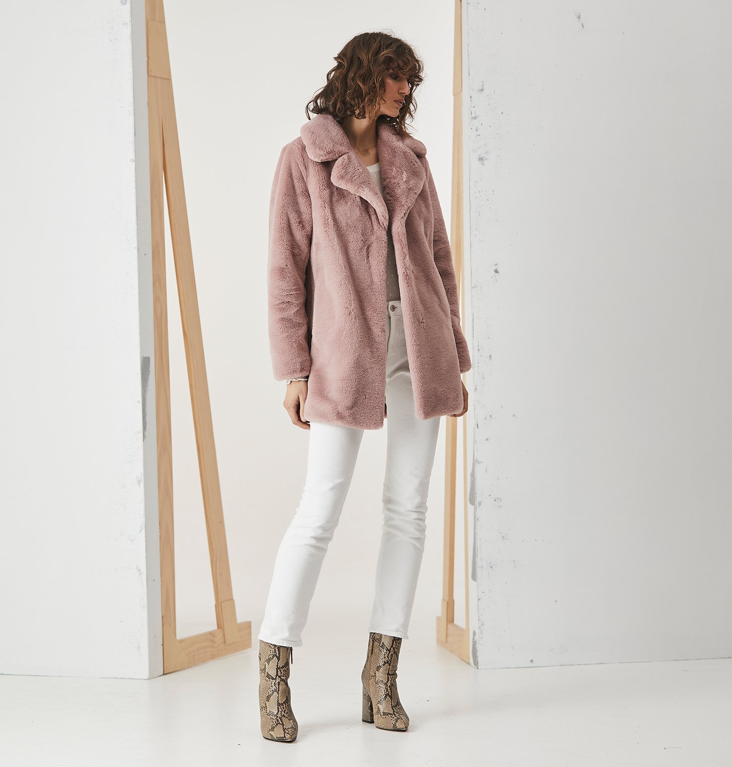 Ena Pelly Minimalist Faux Fur Jacket - Rose