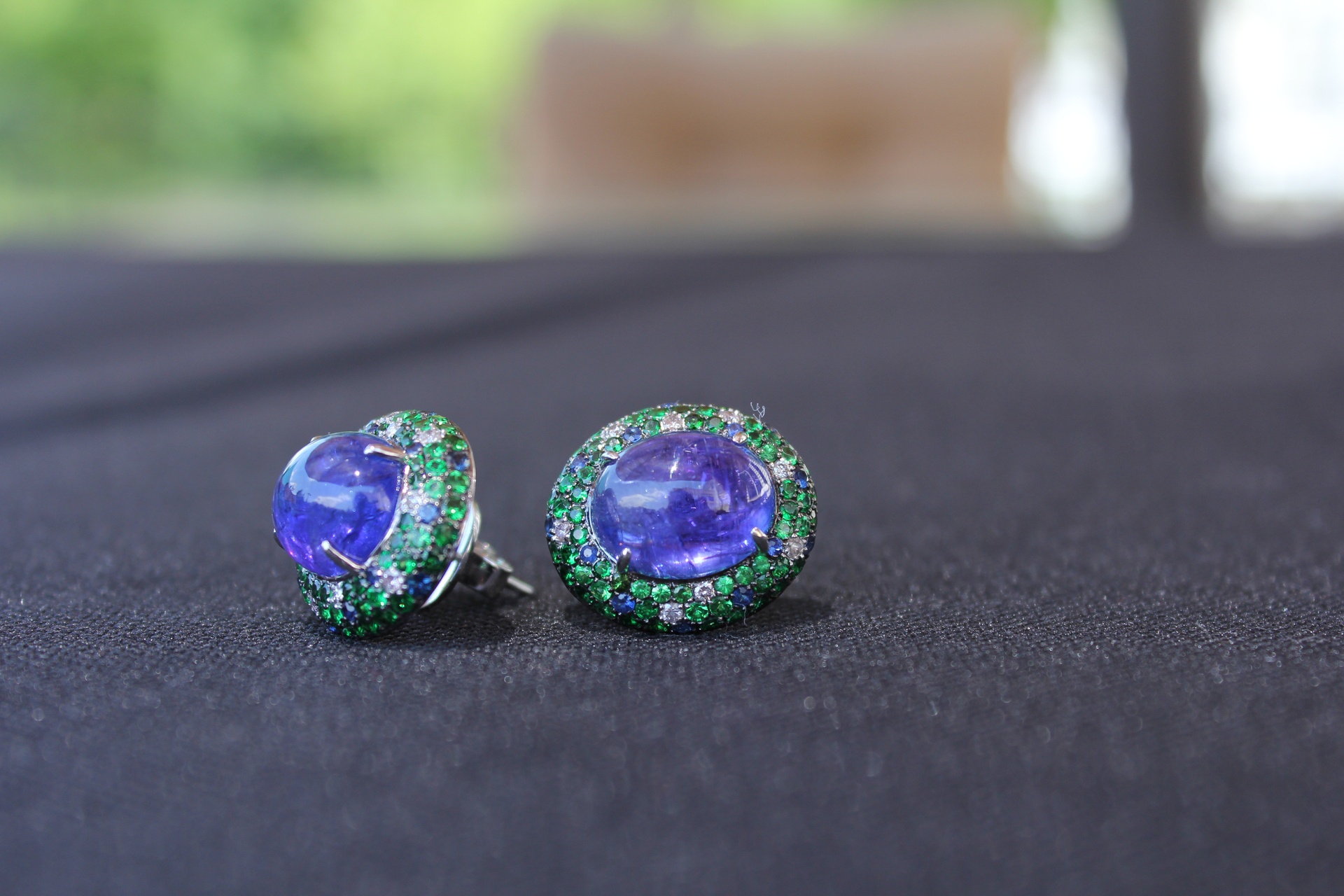 tanzanite cabochon